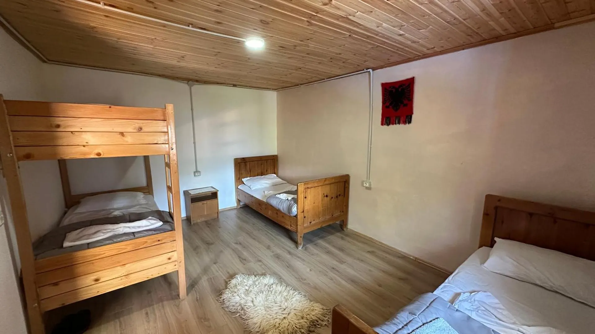Guesthouse Kroni I Micanit Theth Gasthuis