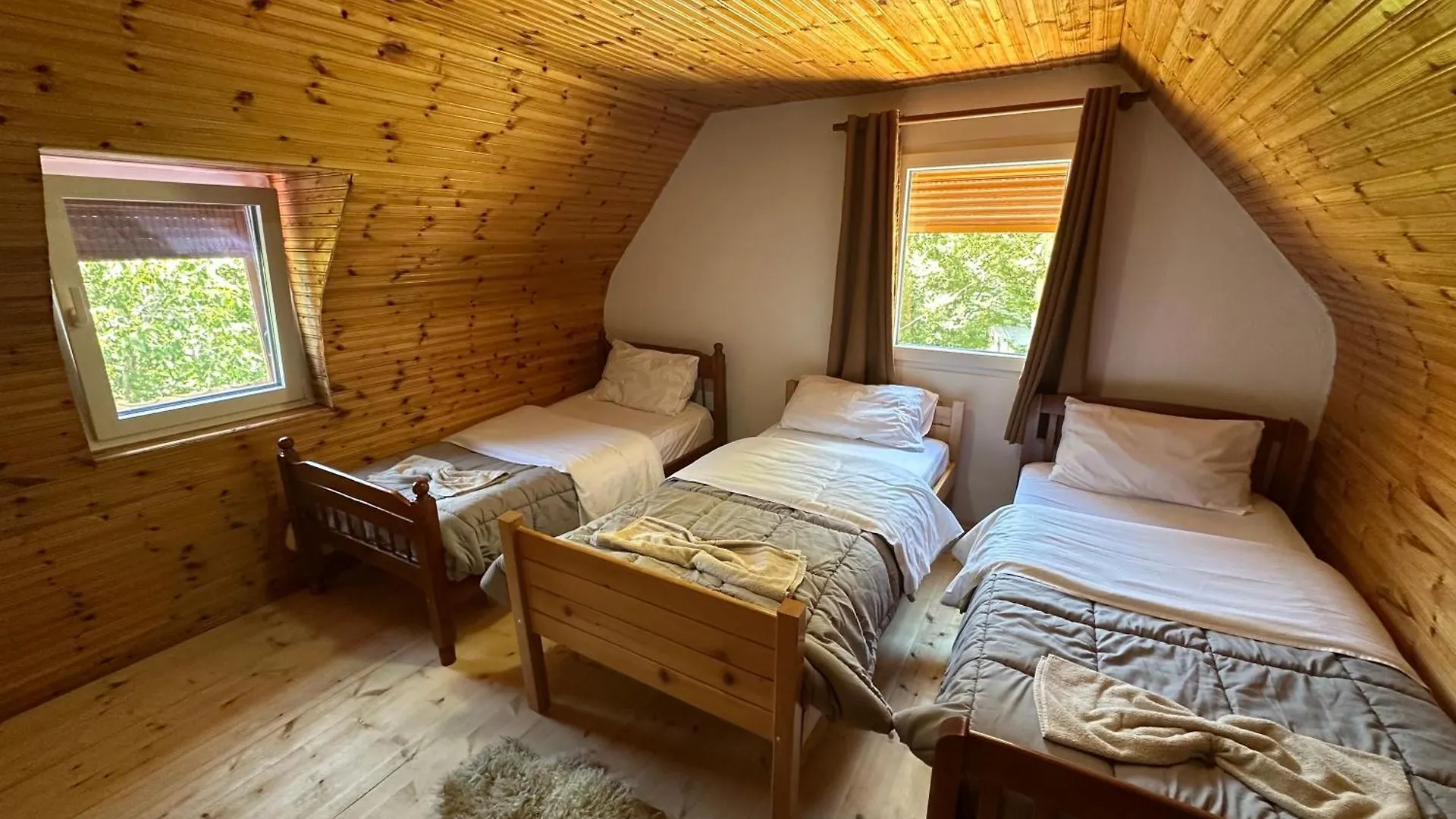 Guesthouse Kroni I Micanit Theth Gasthuis